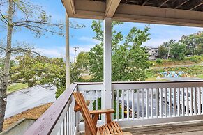 2nd Floor Front Side Signature Suite - 201 by Grand Wood Suites