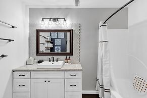 2nd Floor Front Side Signature Suite - 201 by Grand Wood Suites