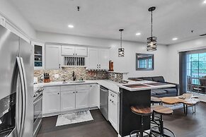 2nd Floor Front Side Signature Suite - 201 by Grand Wood Suites