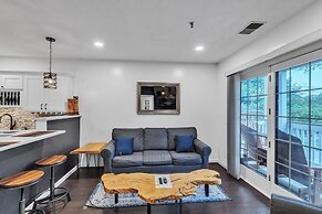 2nd Floor Front Side Signature Suite - 201 by Grand Wood Suites