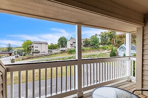 3rd Floor Front Side Penthouse Suite - 303 by Grand Wood Suites