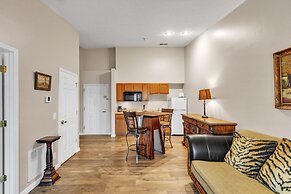 3rd Floor Front Side Penthouse Suite - 303 by Grand Wood Suites