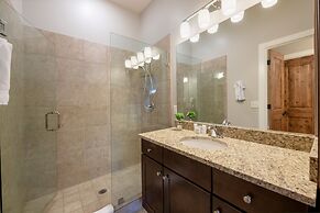 Fully Equipped 2BR Condo w/ Private Hot Tub & Views Newpark Terrace 57