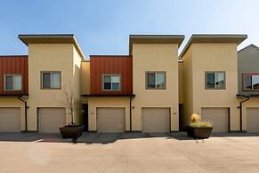 Fully Equipped 2BR Condo w/ Private Hot Tub & Views Newpark Terrace 57