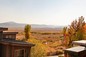 Fully Equipped 2BR Condo w/ Private Hot Tub & Views Newpark Terrace 57