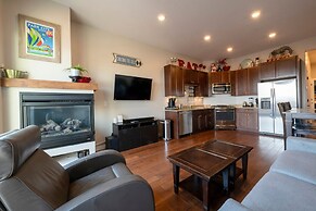 Fully Equipped 2BR Condo w/ Private Hot Tub & Views Newpark Terrace 57