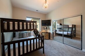 Fully Equipped 2BR Condo w/ Private Hot Tub & Views Newpark Terrace 57