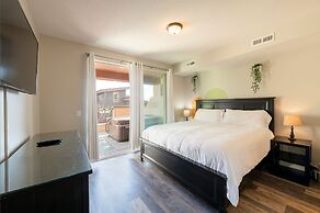 Fully Equipped 2BR Condo w/ Private Hot Tub & Views Newpark Terrace 57