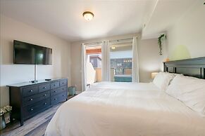 Fully Equipped 2BR Condo w/ Private Hot Tub & Views Newpark Terrace 57