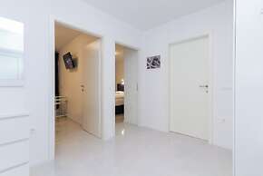 Premium City Center Apartment Tartini 1