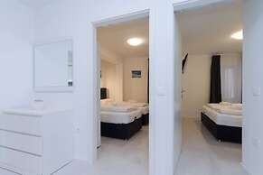 Premium City Center Apartment Tartini 1
