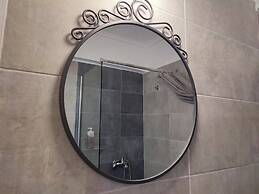 Modiano Studios  Center-Your Urban Stay