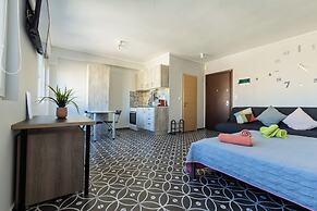 Modiano Studios  Center-Your Urban Stay