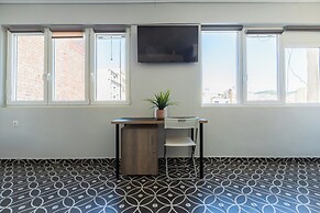 Modiano Studios  Center-Your Urban Stay