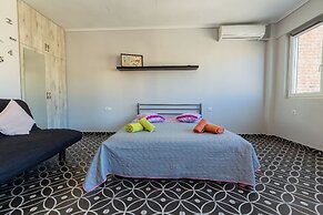 Modiano Studios  Center-Your Urban Stay