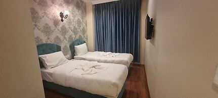 By Historyal Hotel Due