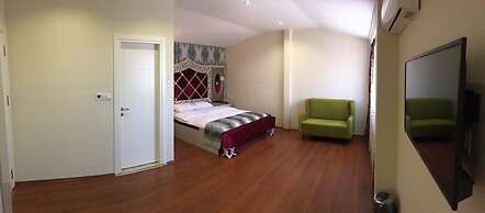 By Historyal Hotel Due