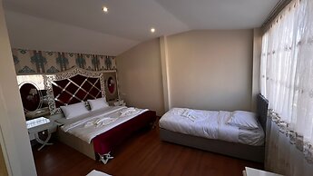 By Historyal Hotel Due