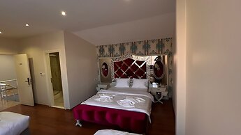 By Historyal Hotel Due