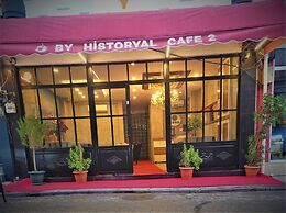 By Historyal Hotel Due