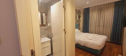 By Historyal Hotel Due