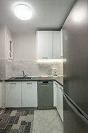 Be Queen-Your Urban Stay