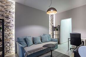 Be Queen-Your Urban Stay