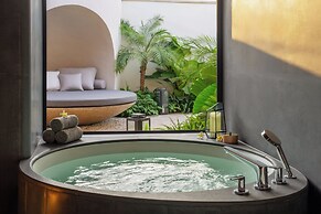 Kimpton Aqeos Hainan by IHG