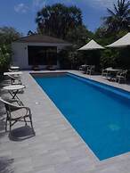 Pontoon Residence & Suites