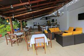 Pontoon Residence & Suites