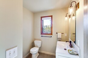 Kansas Gem w/ Fire Pit & Views: 10 Mi to Dtwn!