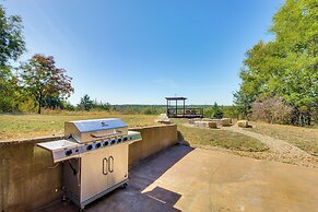 Kansas Gem w/ Fire Pit & Views: 10 Mi to Dtwn!