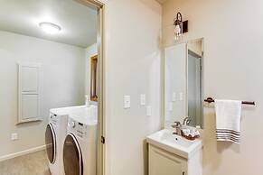 Kansas Gem w/ Fire Pit & Views: 10 Mi to Dtwn!