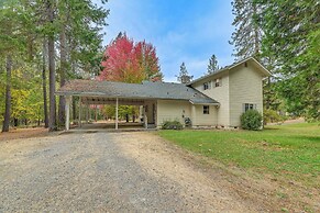 Close to Wine Trail: Home w/ Deck Near Applegate
