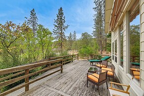 Close to Wine Trail: Home w/ Deck Near Applegate
