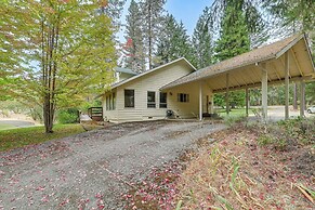Close to Wine Trail: Home w/ Deck Near Applegate