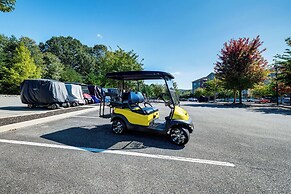 Beach + Pool Access: Smith Mountain Lake Getaway!