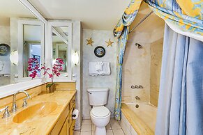 < 1 Mi to Magic Sands Beach: Condo w/ Pool Access!