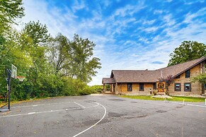 Ottawa Cabin: Hot Tub, Wraparound Deck, Games