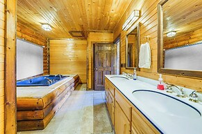 Ottawa Cabin: Hot Tub, Wraparound Deck, Games