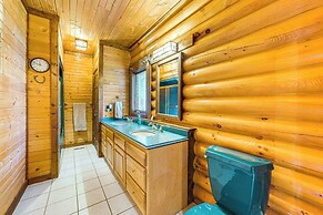 Ottawa Cabin: Hot Tub, Wraparound Deck, Games