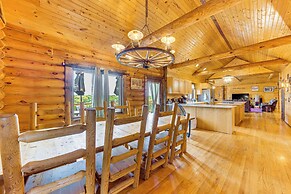 Ottawa Cabin: Hot Tub, Wraparound Deck, Games