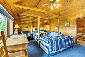 Ottawa Cabin: Hot Tub, Wraparound Deck, Games