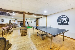 Ottawa Cabin: Hot Tub, Wraparound Deck, Games