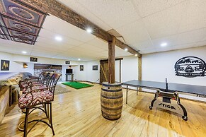 Ottawa Cabin: Hot Tub, Wraparound Deck, Games