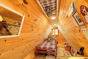 9 Mi to Creeper Trail: Woodsy Abingdon Cabin