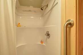 9 Mi to Creeper Trail: Woodsy Abingdon Cabin