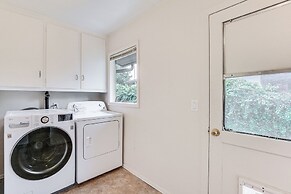 < 3 Mi to UO Campus: Pet-friendly Springfield Home