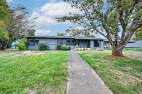 < 3 Mi to UO Campus: Pet-friendly Springfield Home