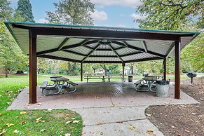 < 3 Mi to UO Campus: Pet-friendly Springfield Home